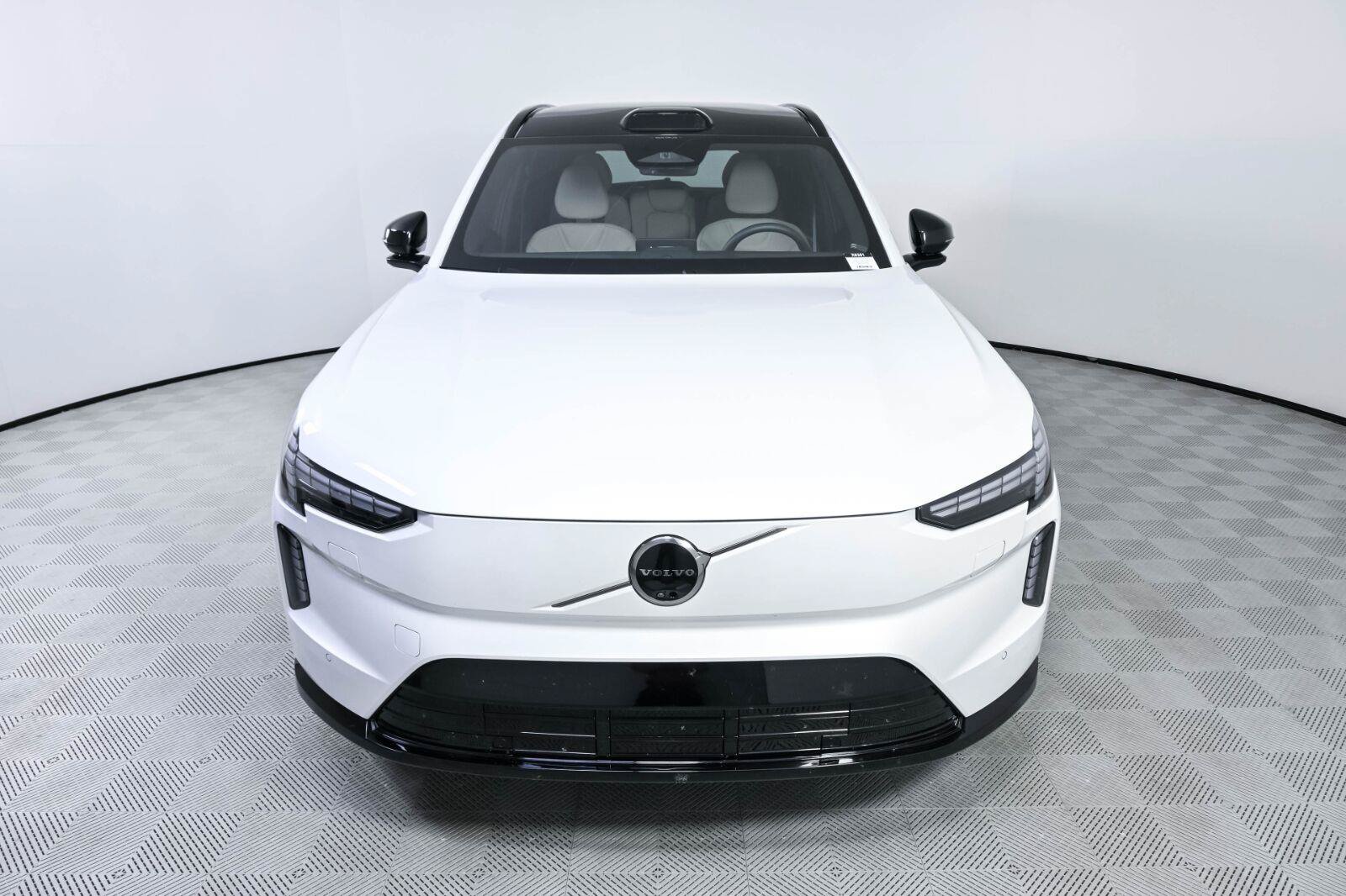 Certified 2025 Volvo EX90 Ultra AWD/4WD image 36