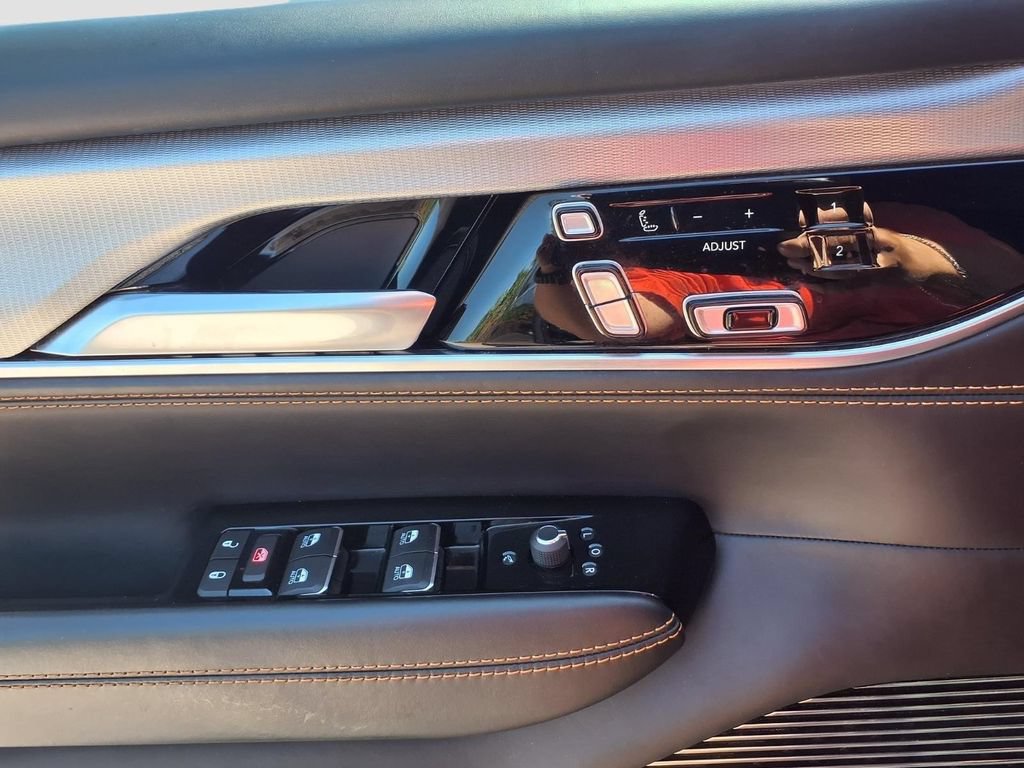 Used 2023 Jeep Grand Wagoneer L Series III w/ Rear Seat Video Group 1 AWD/4WD image 26