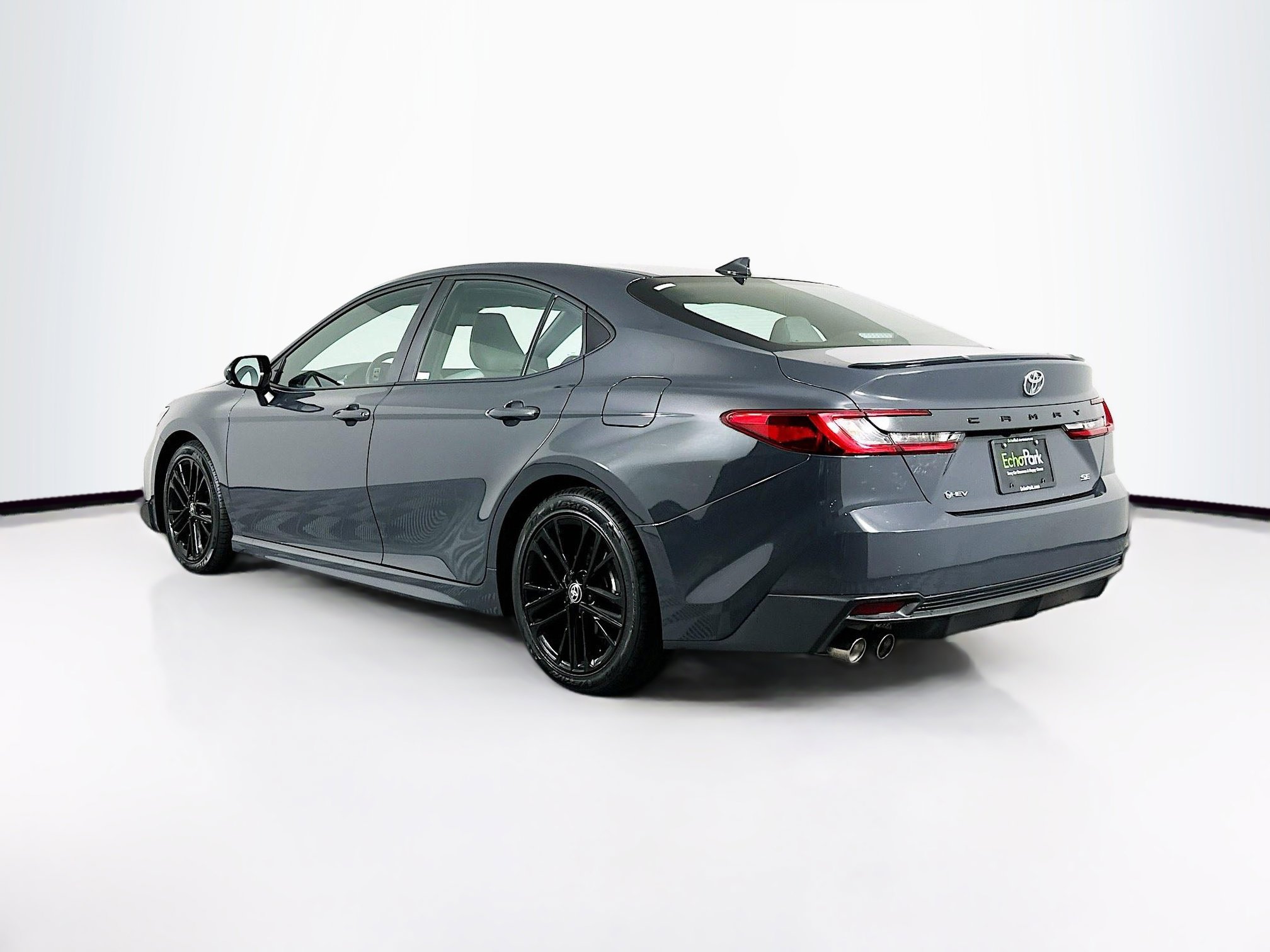 Used 2025 Toyota Camry SE image 5