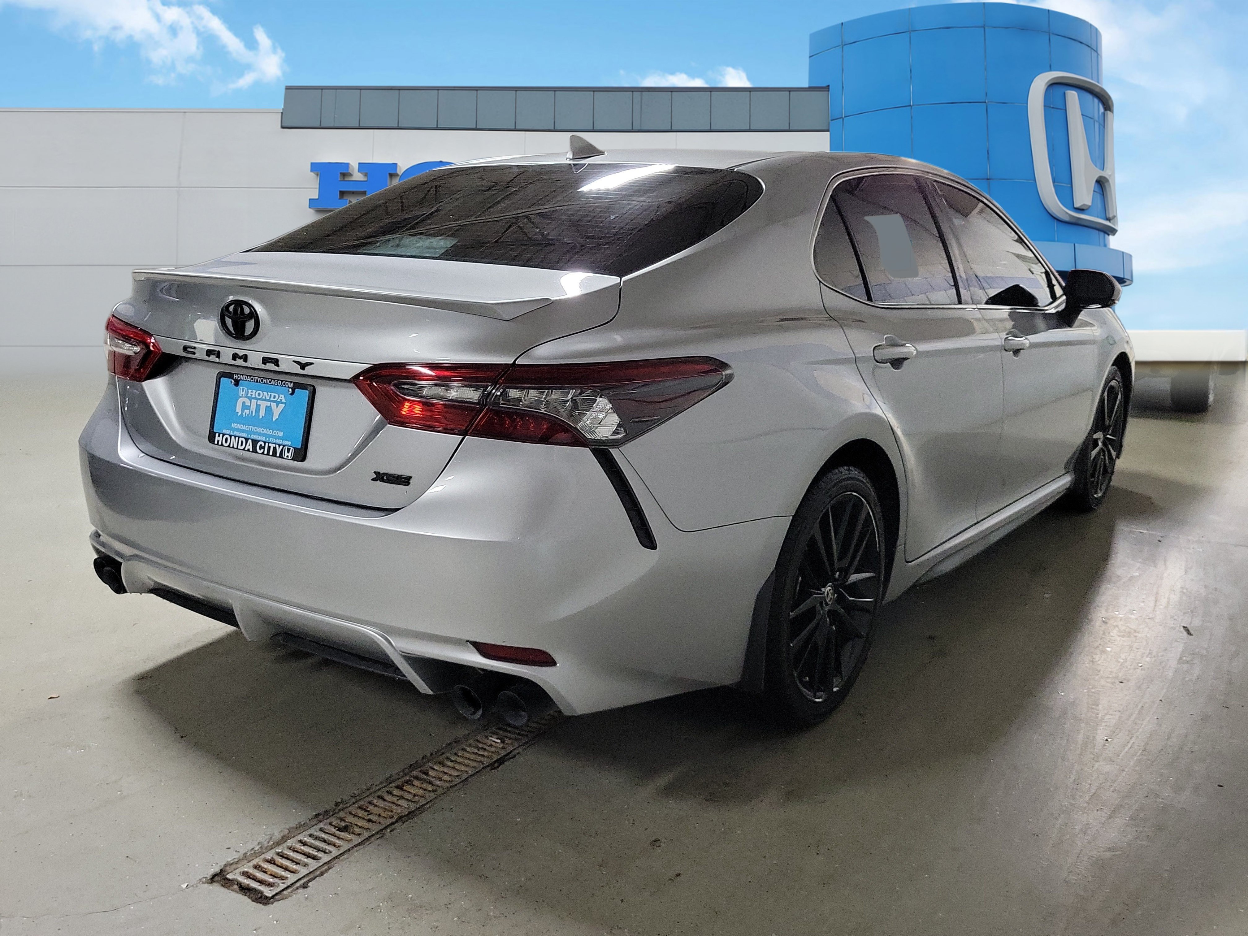 Used 2022 Toyota Camry XSE FWD image 5