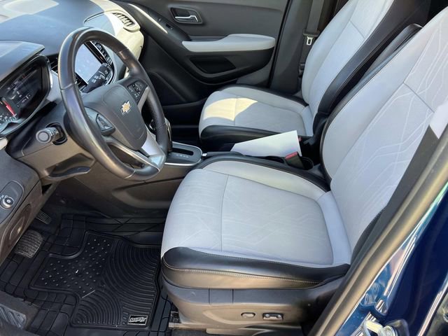 Used 2020 Chevrolet Trax LT w/ LT Convenience Package image 16