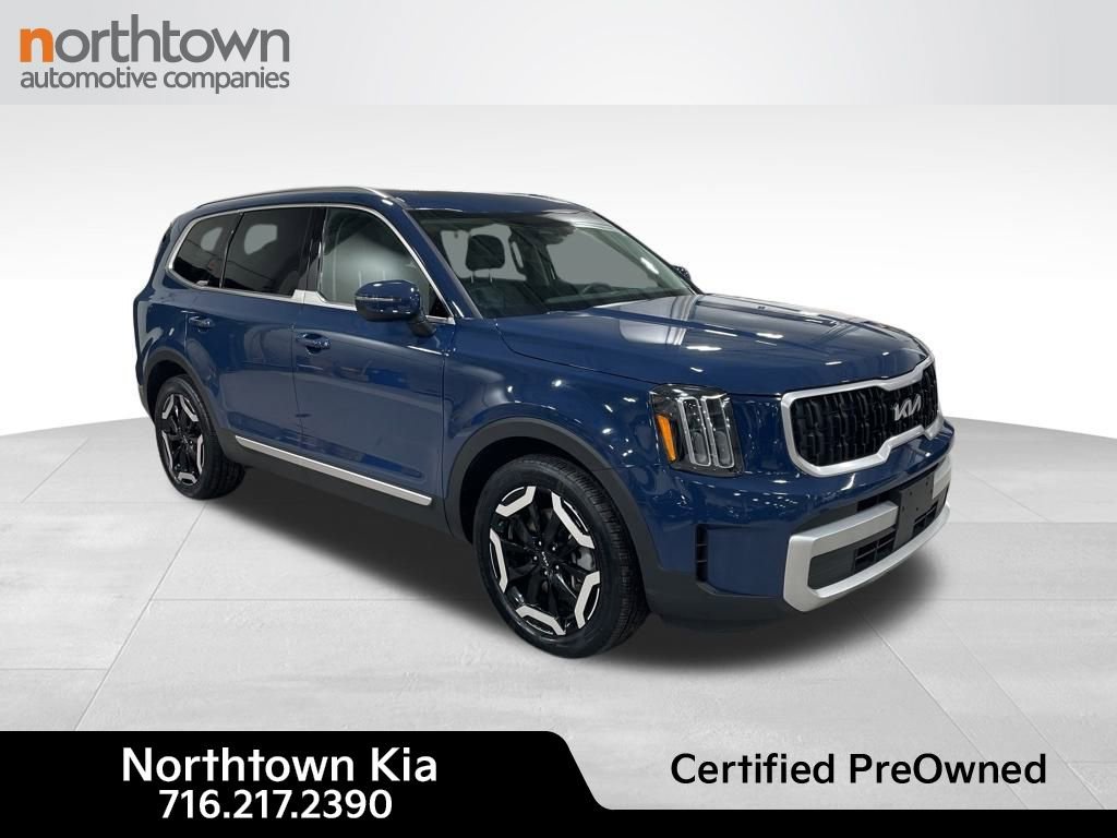 Used 2024 Kia Telluride EX w/ EX Captain's Chair Package image 3