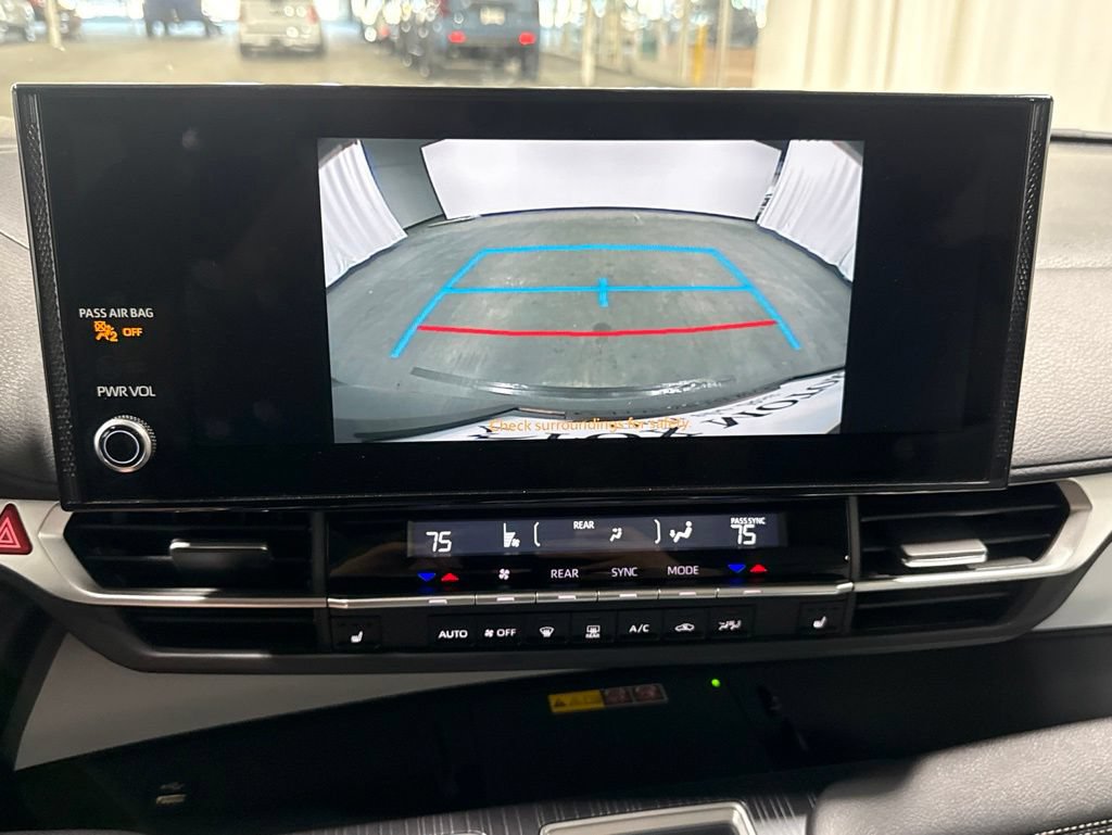 Used 2025 Toyota Sienna XLE FWD image 37