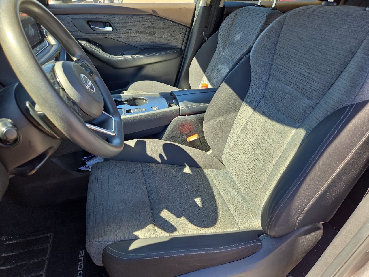 Used 2023 Nissan Rogue SV FWD image 25
