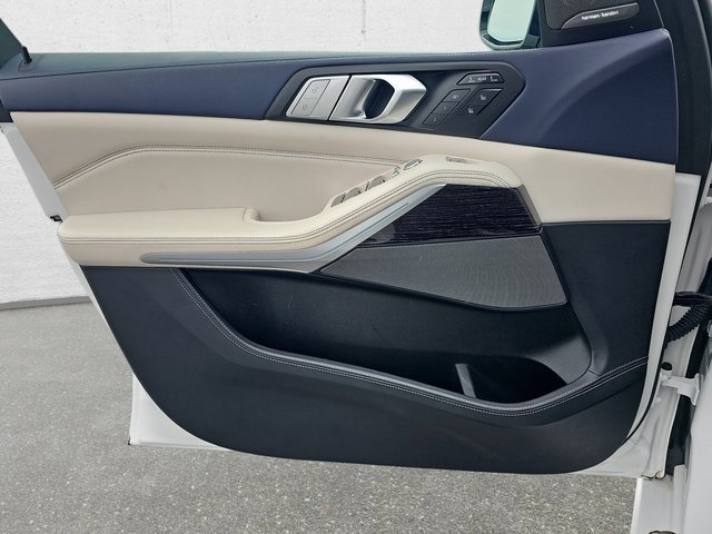 Used 2021 BMW X7 M50i w/ Dynamic Handling Package image 27