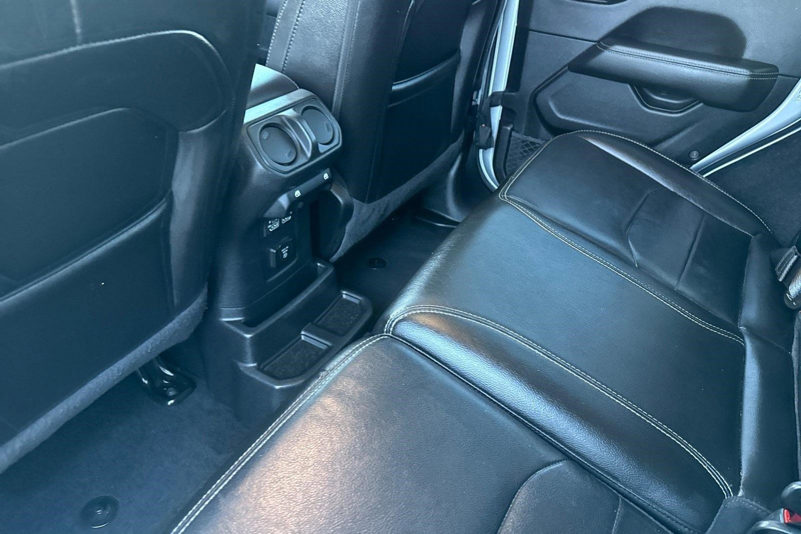 Used 2023 Jeep Wrangler Sahara image 27