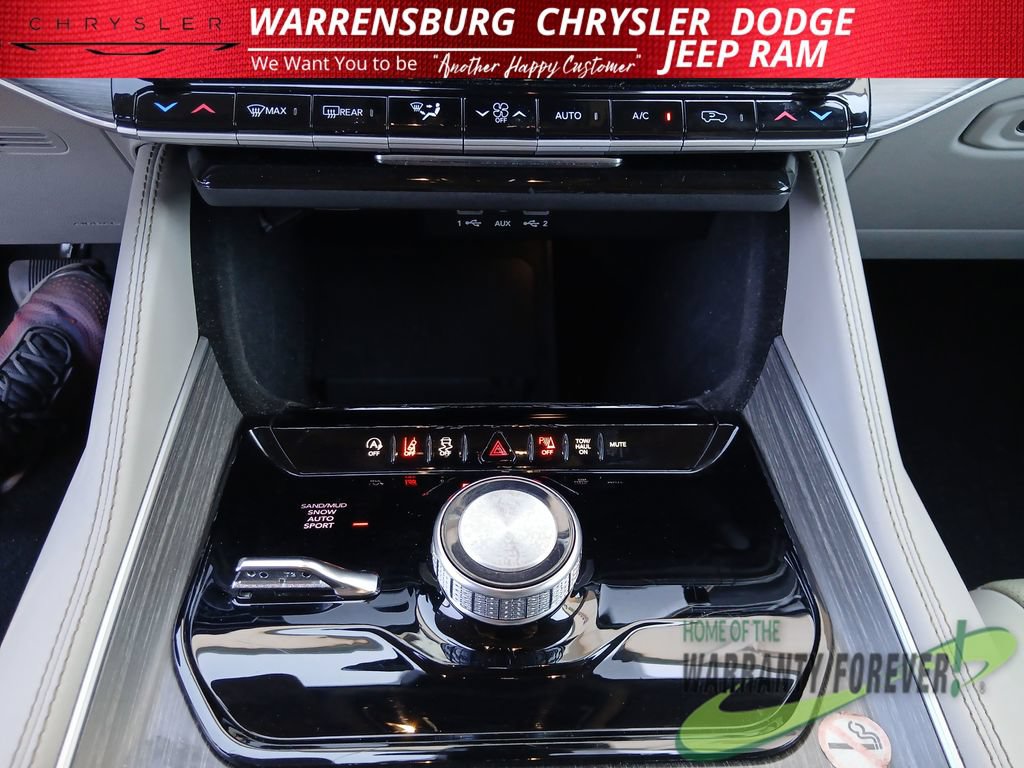 Used 2024 Jeep Wagoneer L Series II w/ Flexible Seating Group AWD/4WD image 26