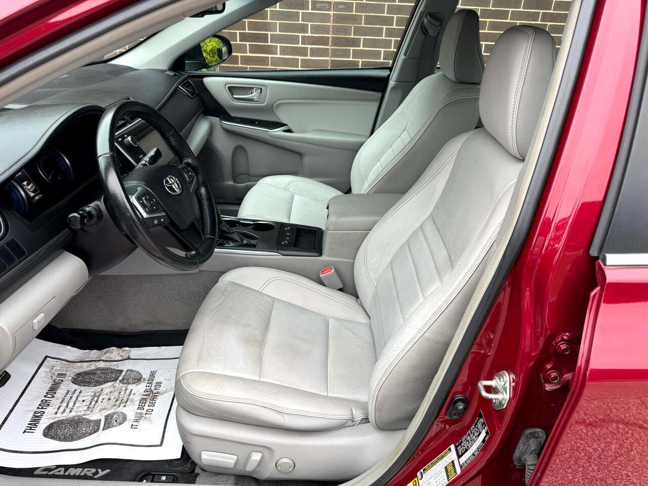 Used 2016 Toyota Camry XLE image 5