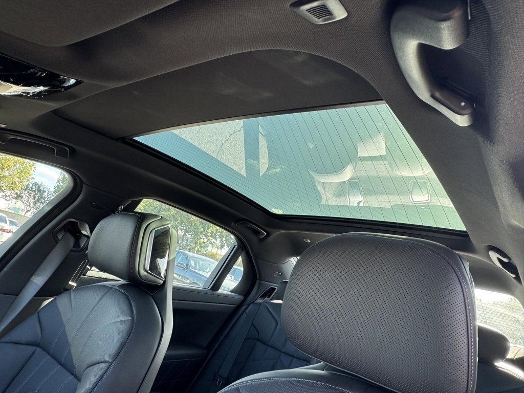 New 2026 BMW 750e xDrive w/ Premium Package image 22