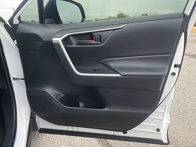 Used 2021 Toyota RAV4 LE image 13