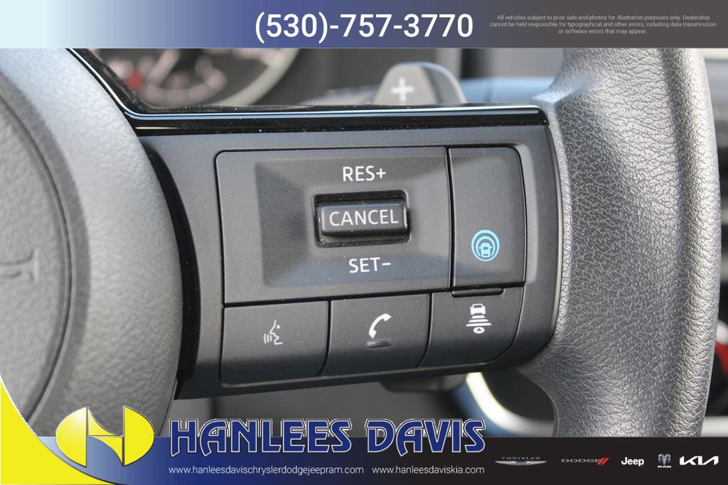 Used 2023 Nissan Rogue SV image 29