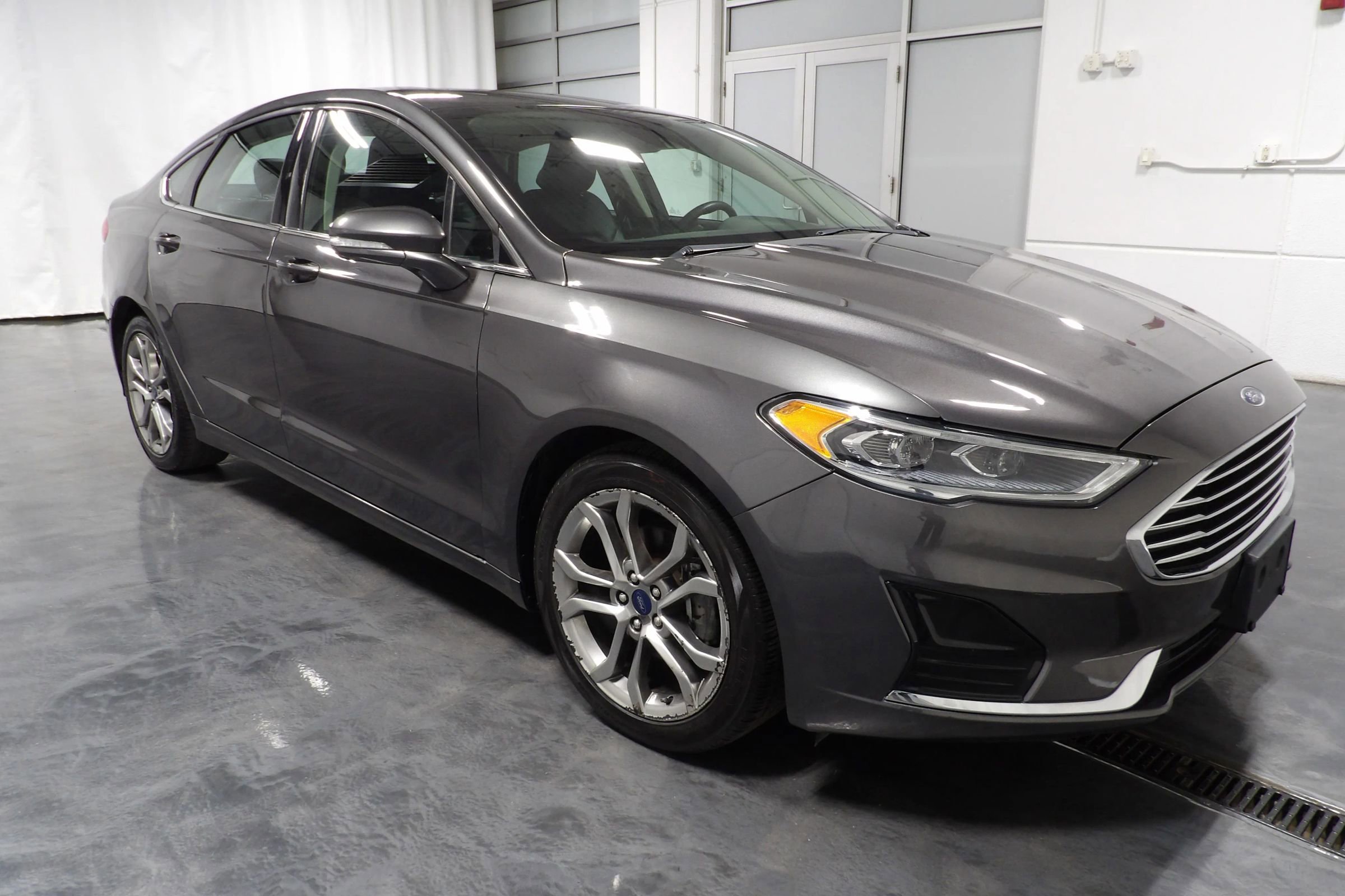 Used 2019 Ford Fusion SEL FWD image 3