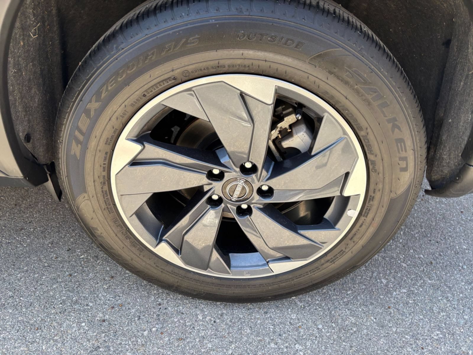 Used 2025 Nissan Rogue SV FWD image 32