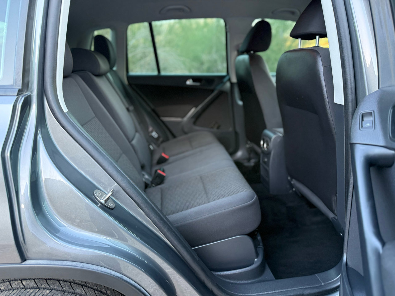 Used 2017 Volkswagen Tiguan Limited w/ Premium Package image 17