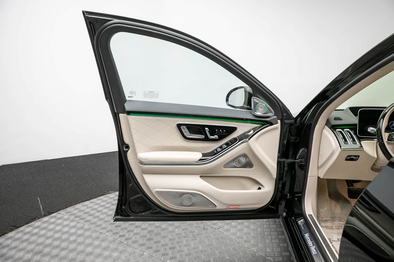 Used 2022 Mercedes-Benz S 580 4MATIC Sedan w/ Rear Seat Package image 20