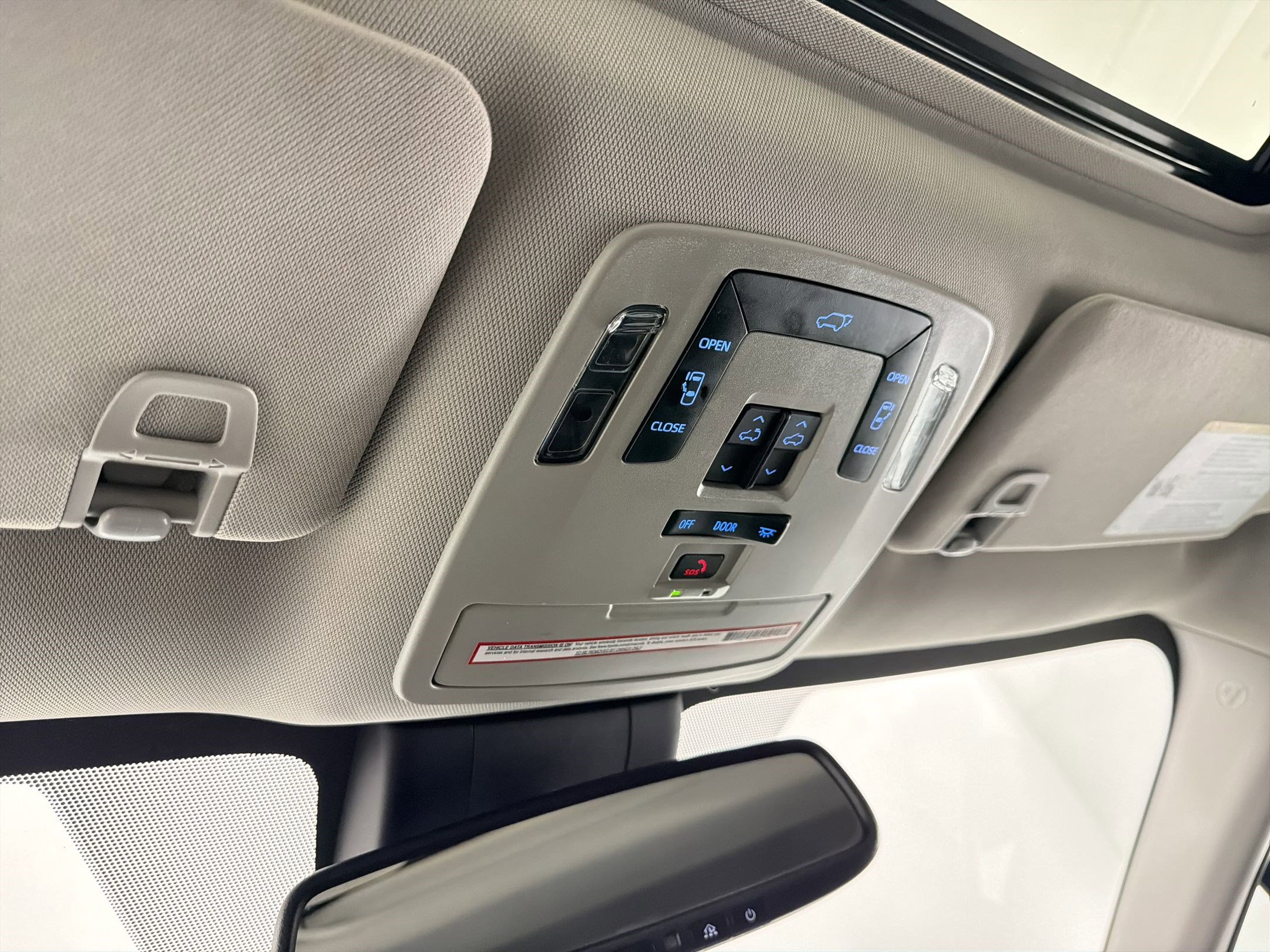 Used 2022 Toyota Sienna XLE image 17