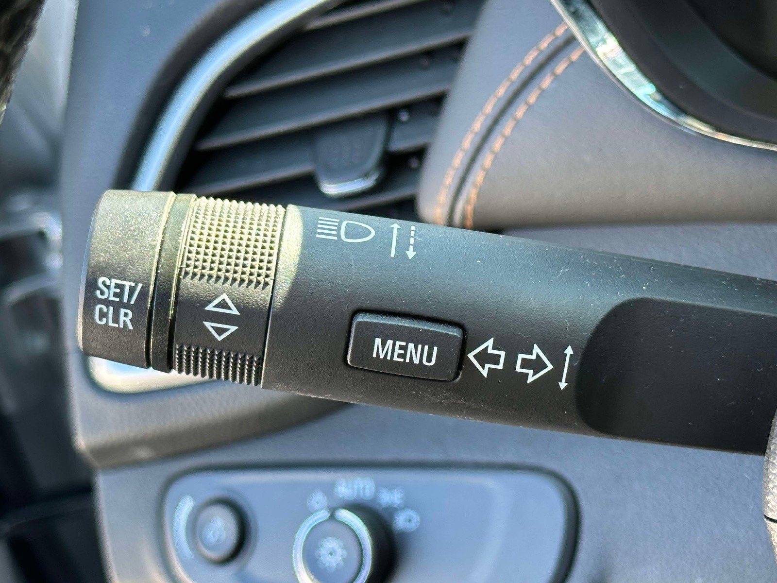 Certified 2022 Chevrolet Trax LT w/ LT Convenience Package image 23