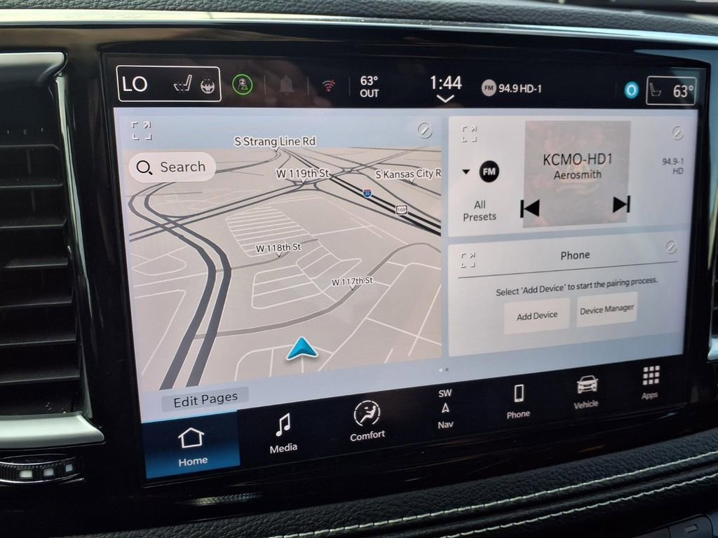 Certified 2025 Chrysler Pacifica Limited image 4
