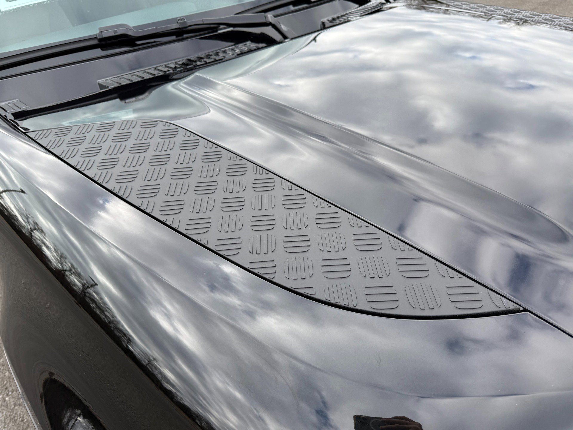 Used 2024 Land Rover Defender 110 SE image 54