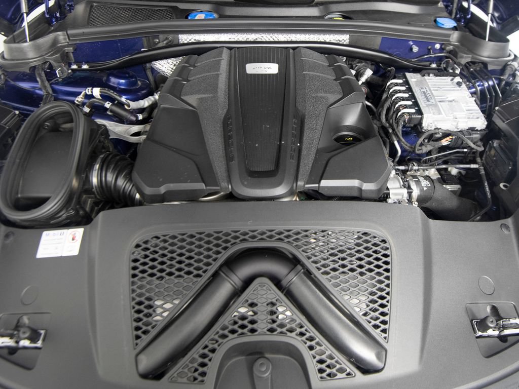 Certified 2025 Porsche Macan GTS AWD/4WD image 45