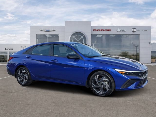 Used 2025 Hyundai Elantra SEL image 1