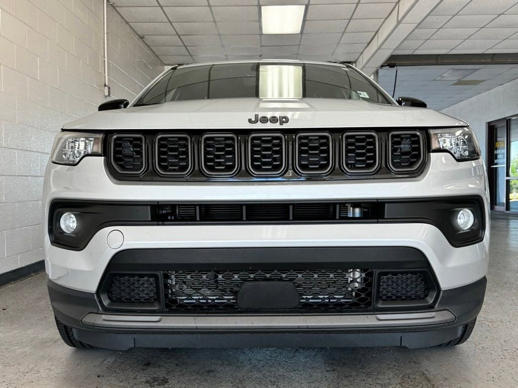 Used 2026 Jeep Compass Latitude AWD/4WD image 4