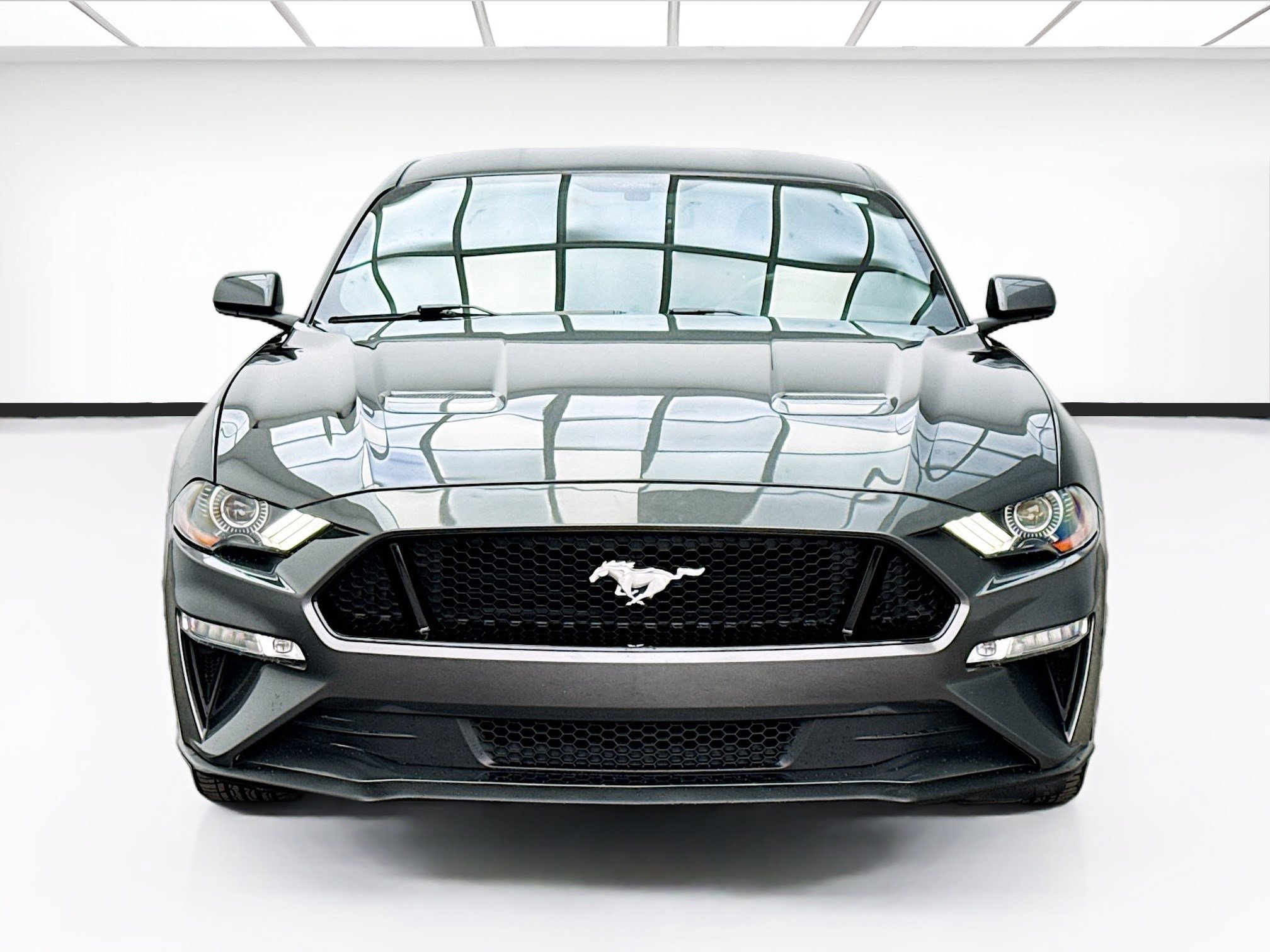 Used 2019 Ford Mustang GT RWD image 2