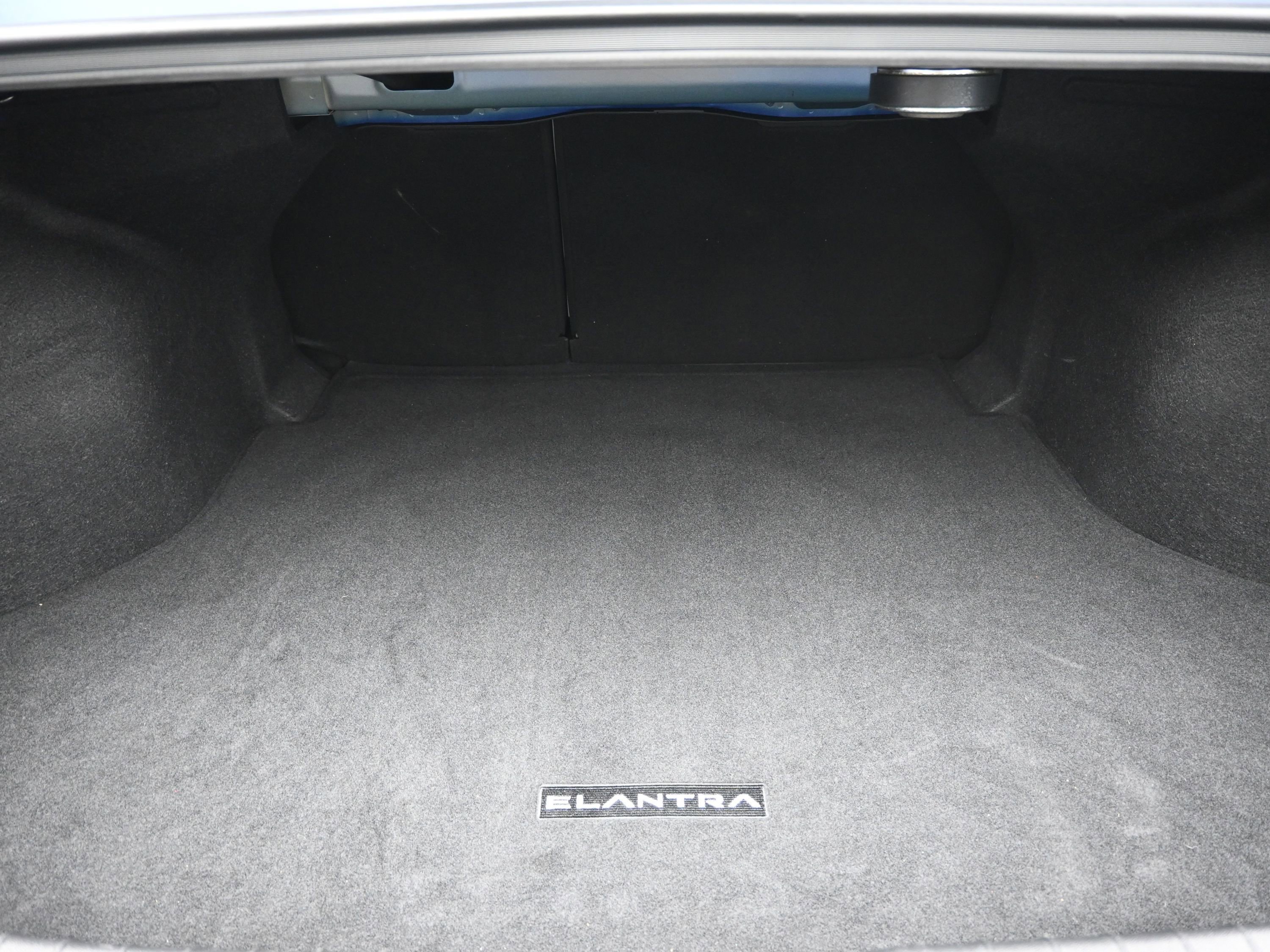 Used 2023 Hyundai Elantra Limited image 23