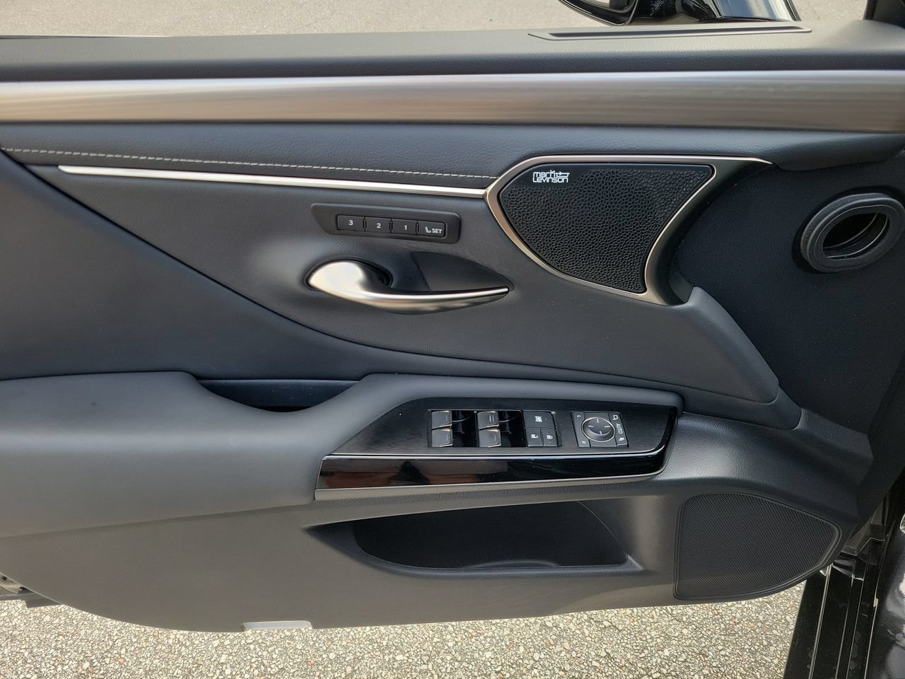 Used 2024 Lexus ES 350 F Sport w/ Accessory Package (Z2) FWD image 13