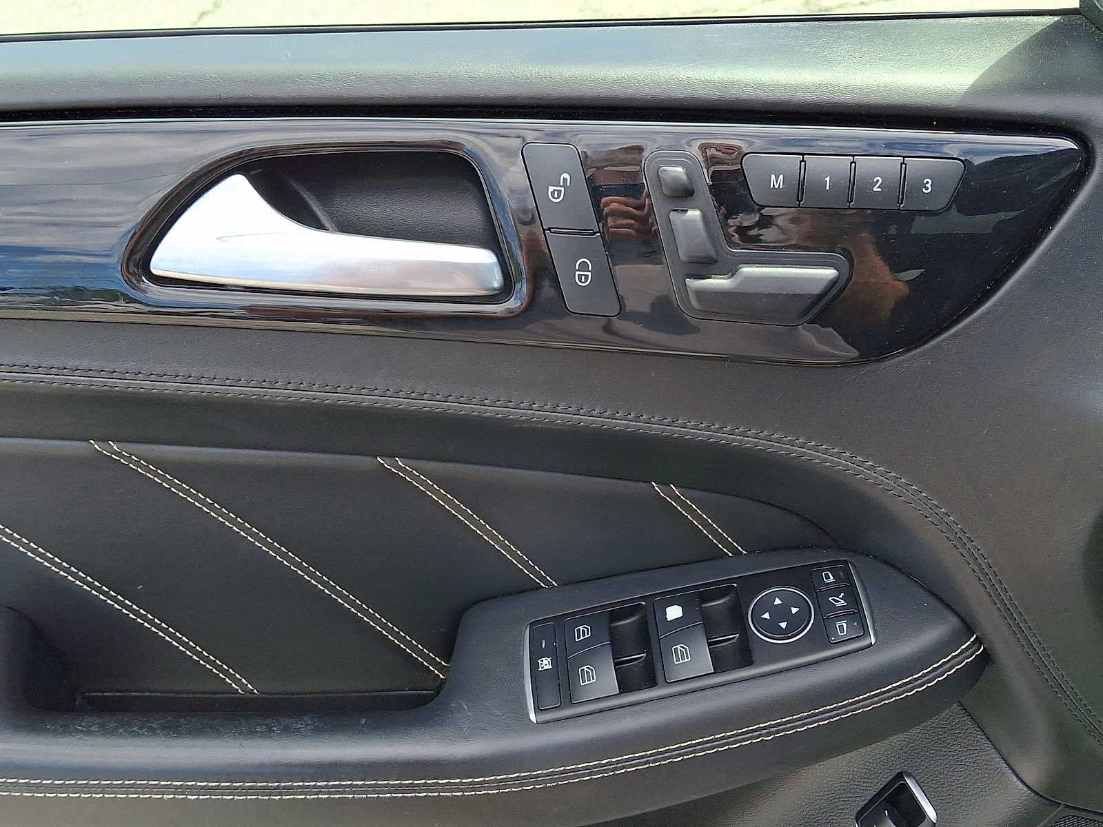 Used 2015 Mercedes-Benz ML 63 AMG 4MATIC image 12