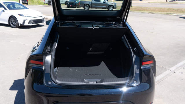Used 2025 Toyota Prius XLE FWD image 15