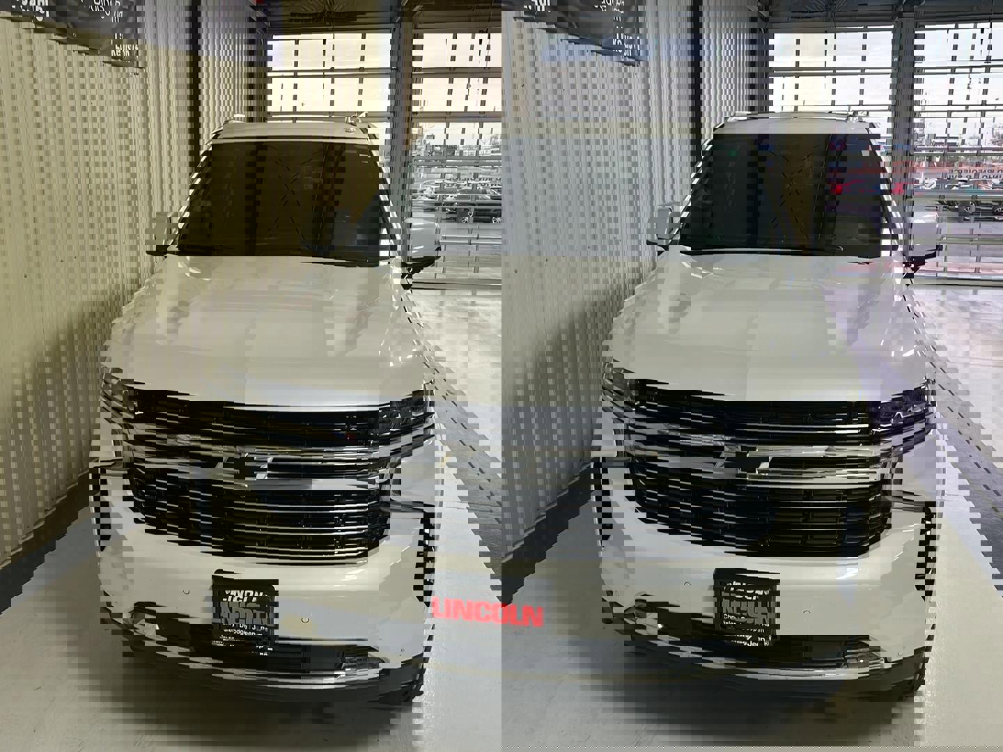 Used 2022 Chevrolet Suburban LT w/ Luxury Package image 5