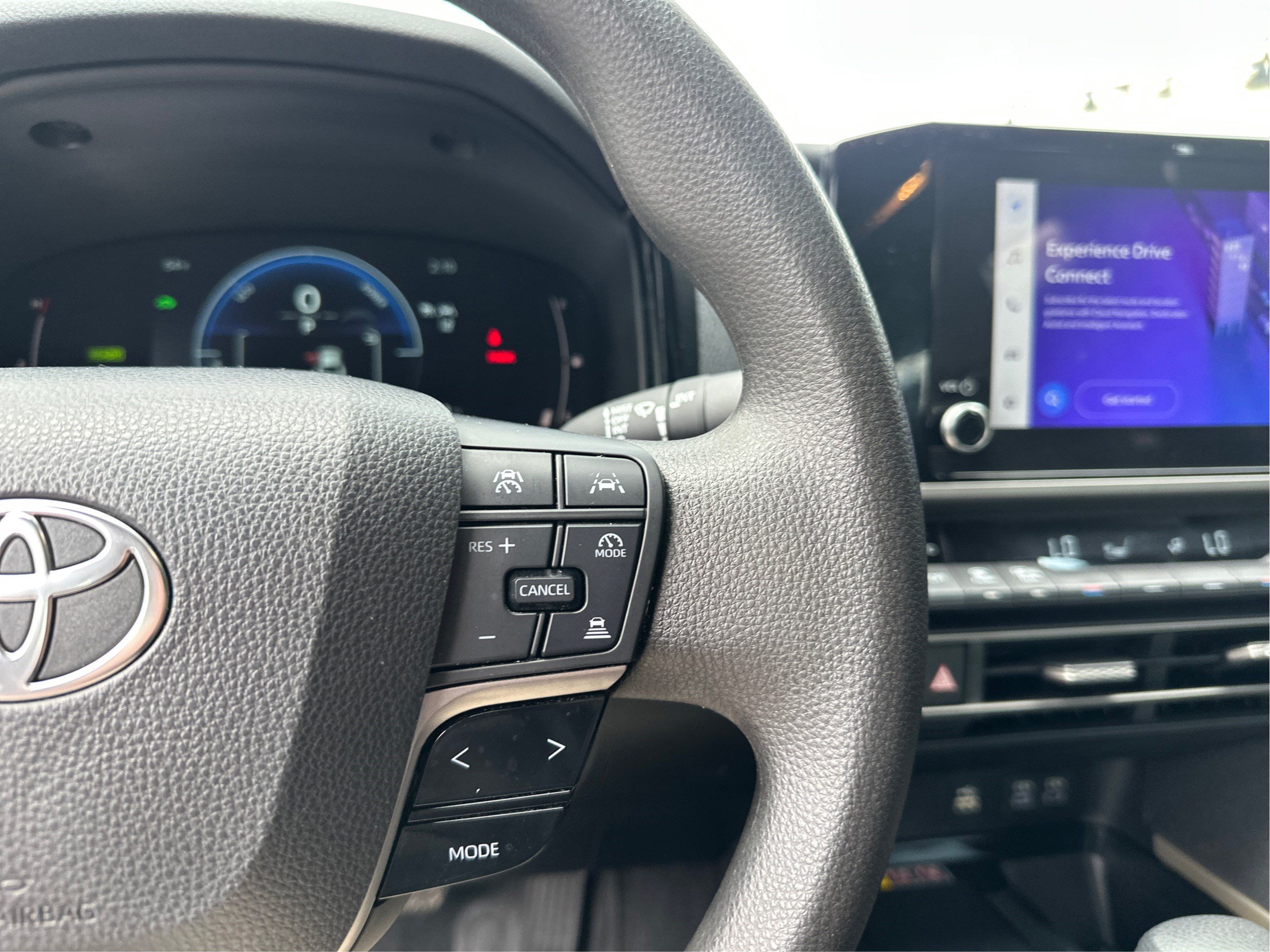 Used 2025 Toyota Camry LE FWD image 31