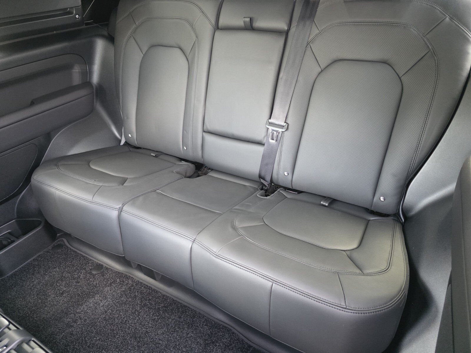 New 2026 Land Rover Defender 90 X-Dynamic SE AWD/4WD image 14