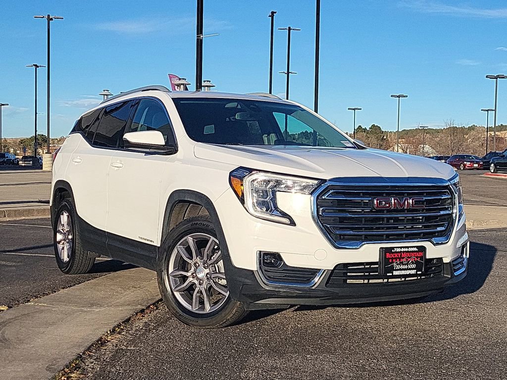 Used 2022 GMC Terrain SLT image 2