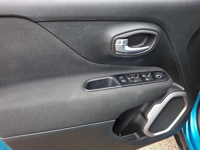 Used 2021 Jeep Renegade Latitude AWD/4WD image 12
