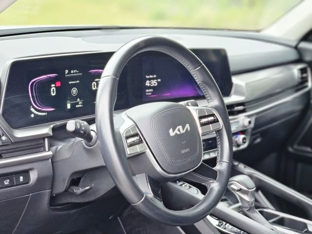 Used 2025 Kia Telluride S image 12
