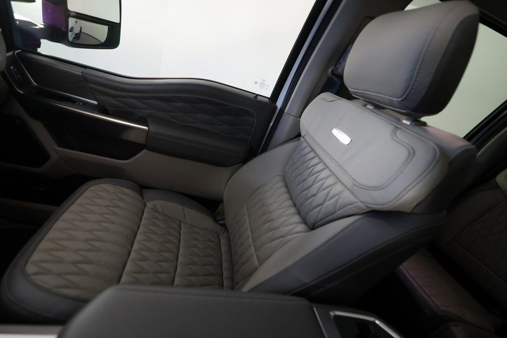 Used 2025 Ford F450 Platinum w/ Platinum Plus Package image 35