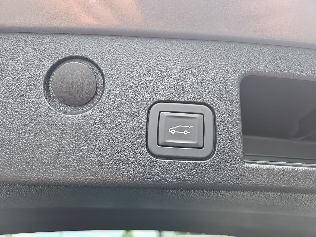 Used 2025 Chevrolet Equinox LT w/ Convenience Package II FWD image 16