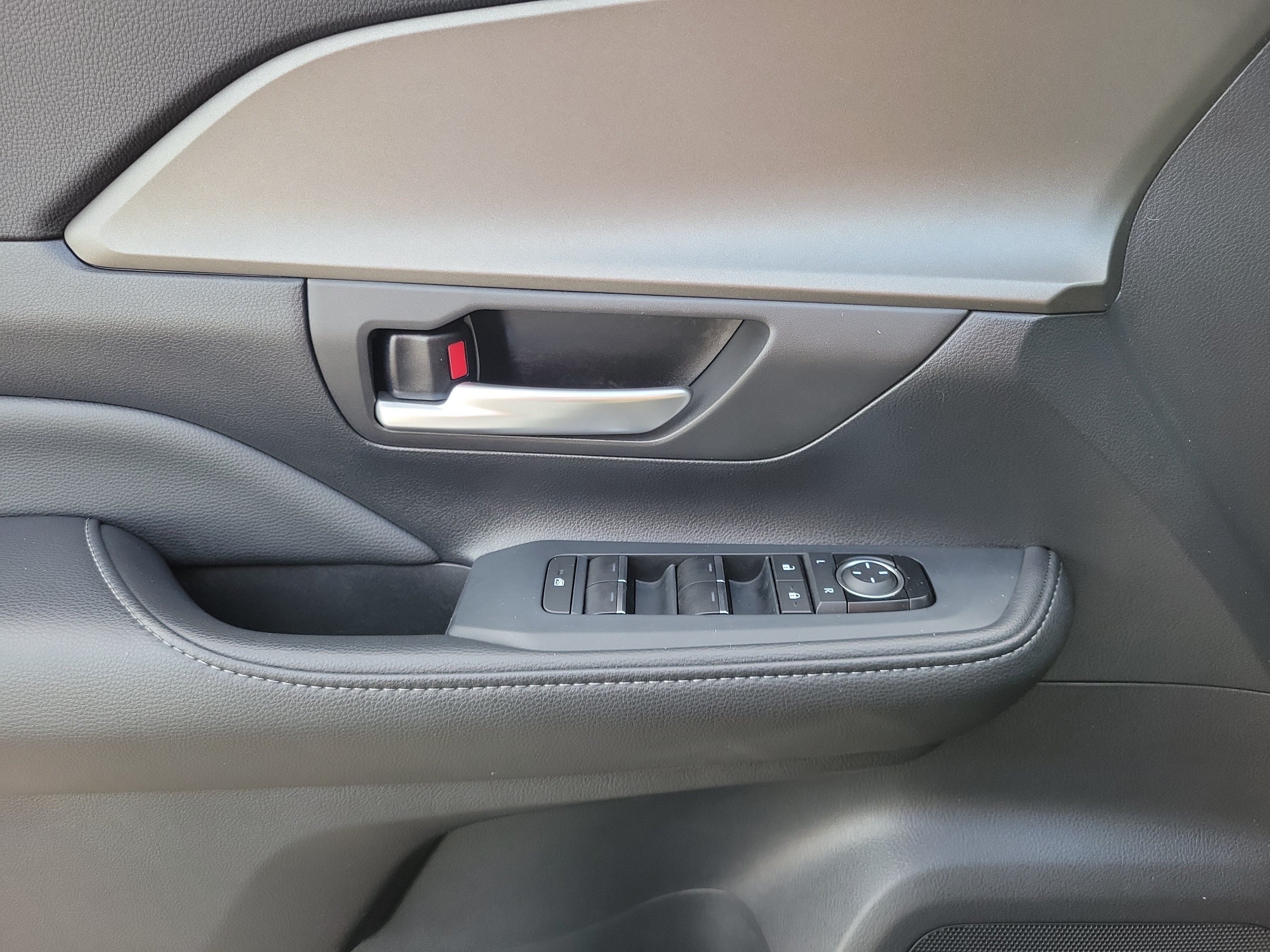 Used 2025 Toyota Grand Highlander AWD image 17