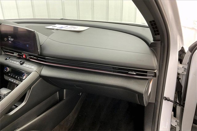 Used 2025 Hyundai Elantra SEL image 17