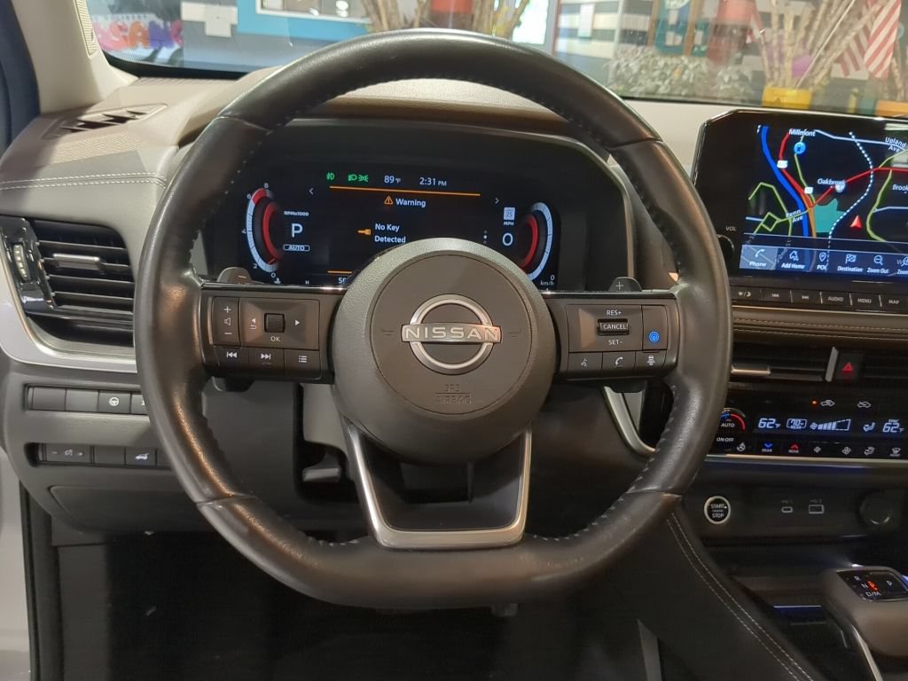 Used 2022 Nissan Rogue Platinum w/ Head-Up Display Package AWD/4WD image 2