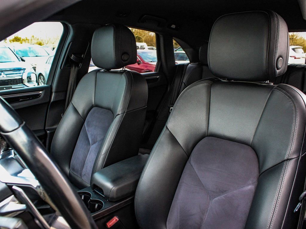 Used 2020 Porsche Macan image 32