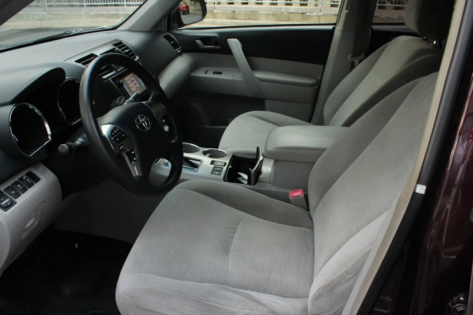 Used 2013 Toyota Highlander 4WD Hybrid image 16
