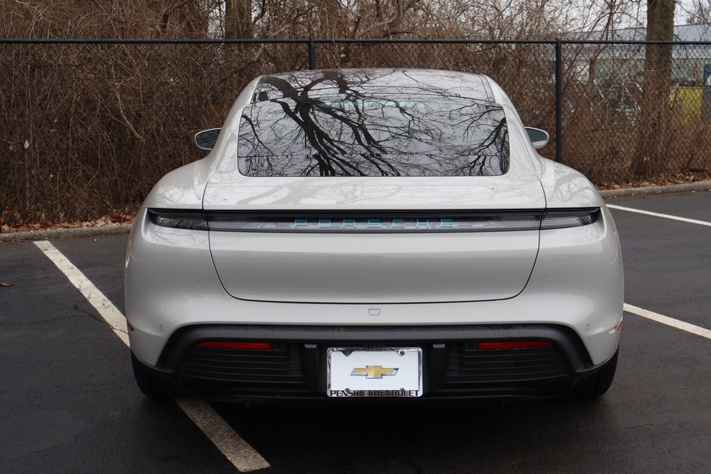 Used 2022 Porsche Taycan image 6