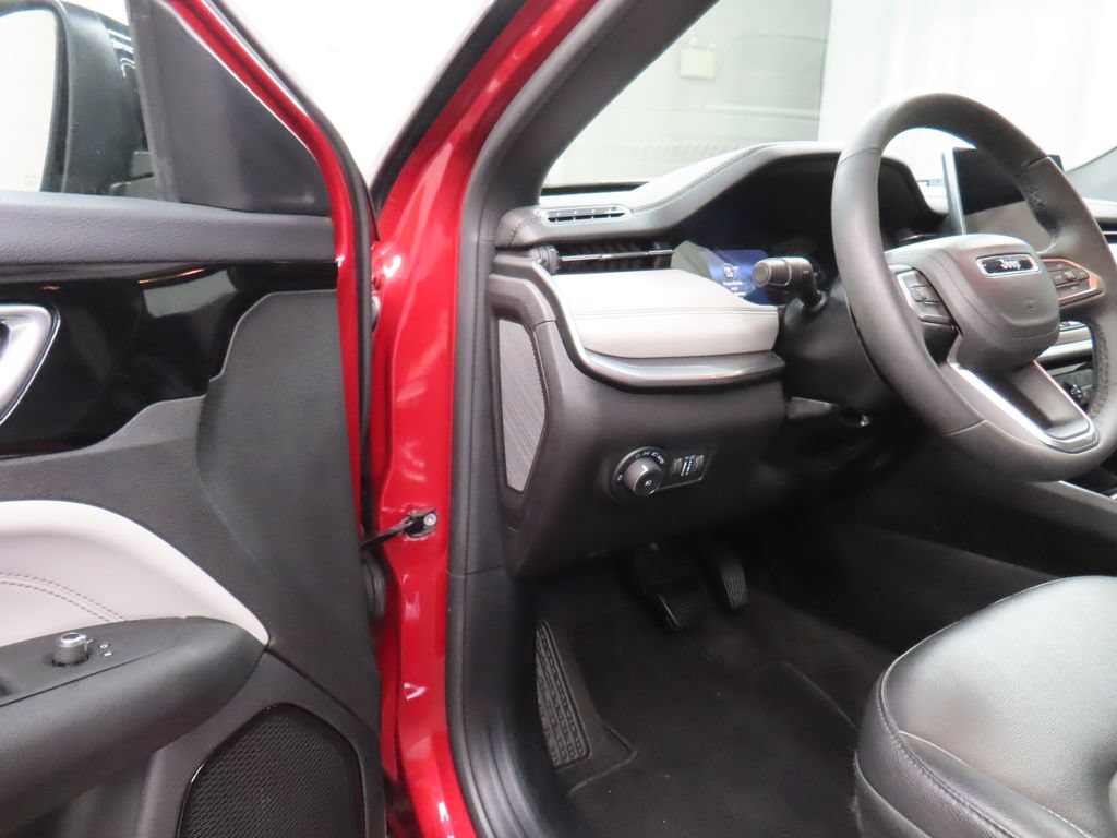 Used 2025 Jeep Compass Limited AWD/4WD image 46