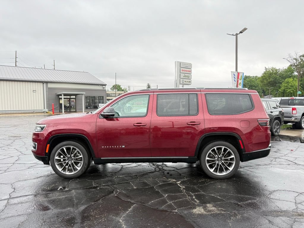Used 2024 Jeep Wagoneer Series III w/ Premium Group I AWD/4WD image 4