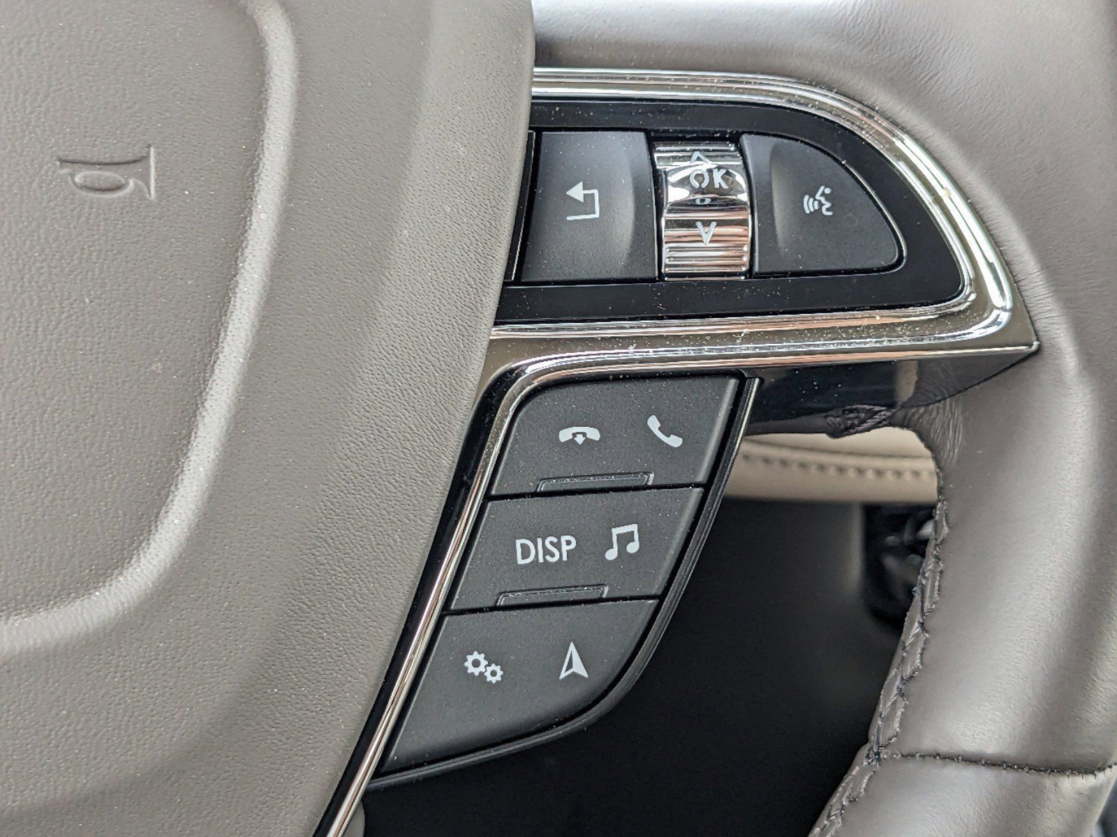 Certified 2023 Lincoln Nautilus Reserve w/ Equipment Group 201A image 28