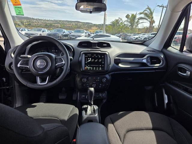 Used 2023 Jeep Renegade Latitude AWD/4WD image 12