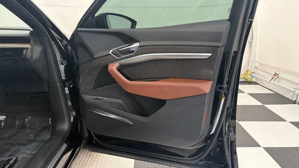 Used 2019 Audi e-tron Prestige AWD/4WD image 23
